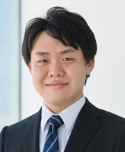 飯田 真弥 氏