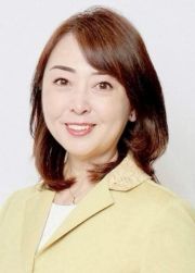 牛窪　万里子 氏
