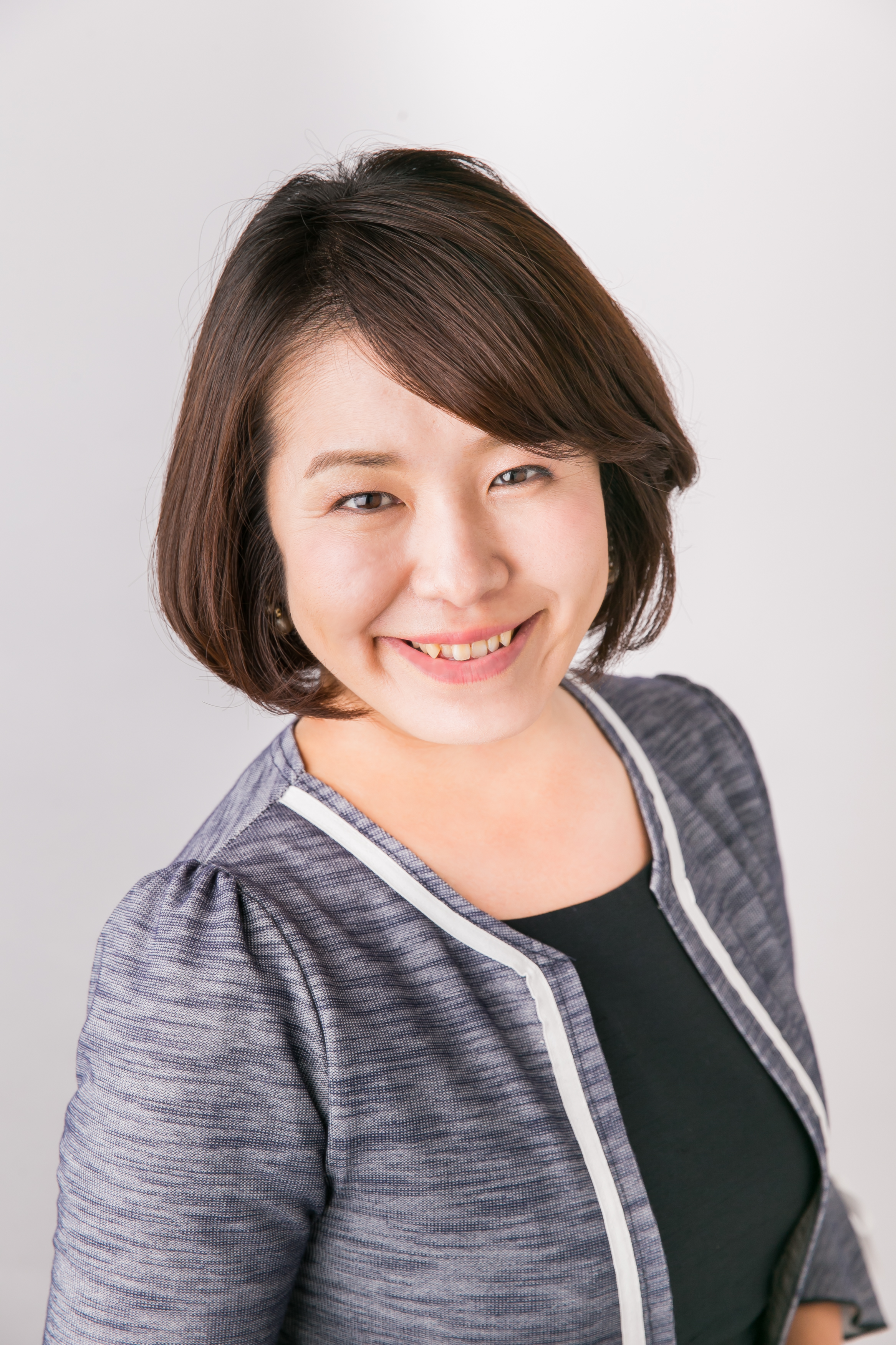 畠 杏奈 氏